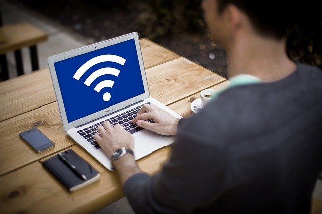 computer 3596169 640 WIFI Analyzer windows