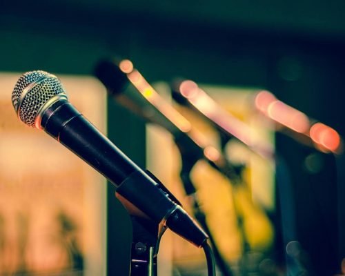 mic 1132528 1280 2 Microphones (wireless/wire))